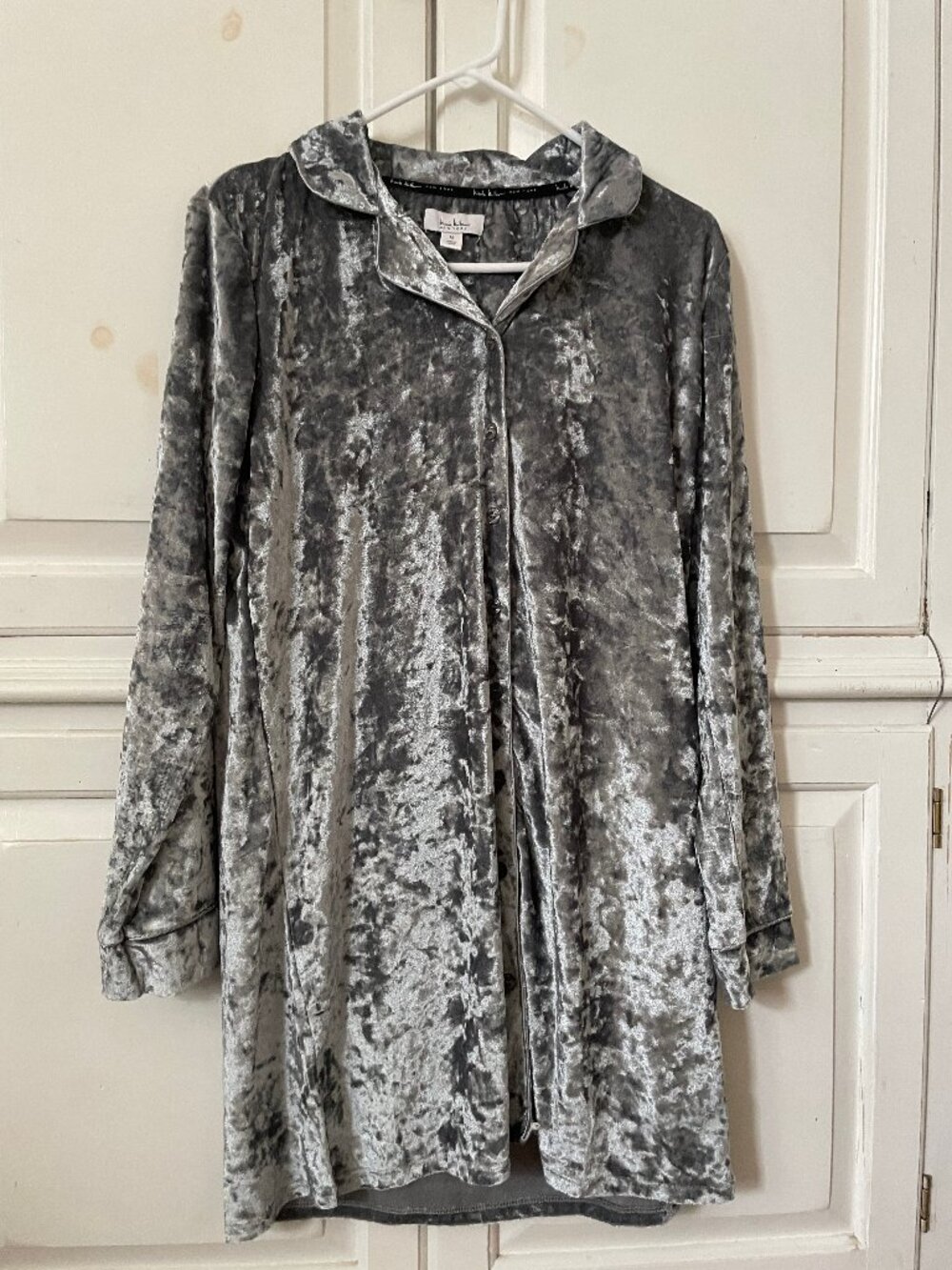 Nicole Miller New York Womens button up long sleeve velvet collared shirt size M